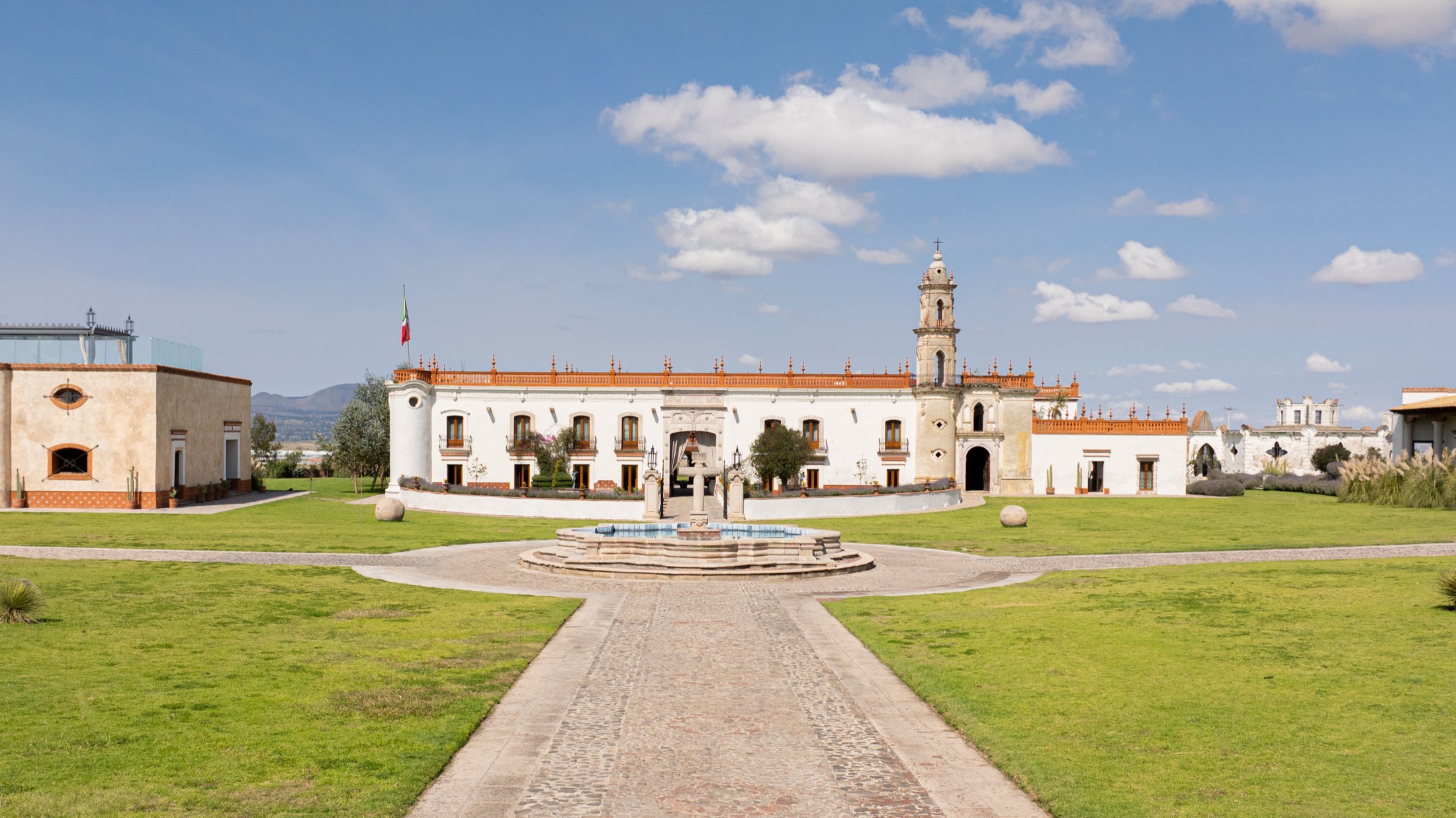 Vista aérea de la Hacienda Zotoluca entre los campos de Apan